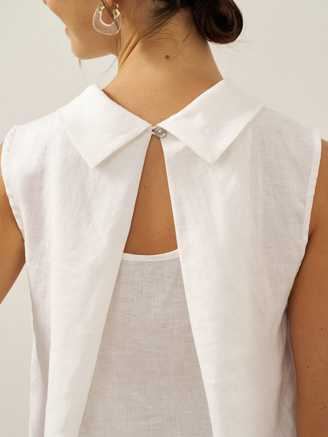 100% Linen Structured Collar Sleeveless Blouse