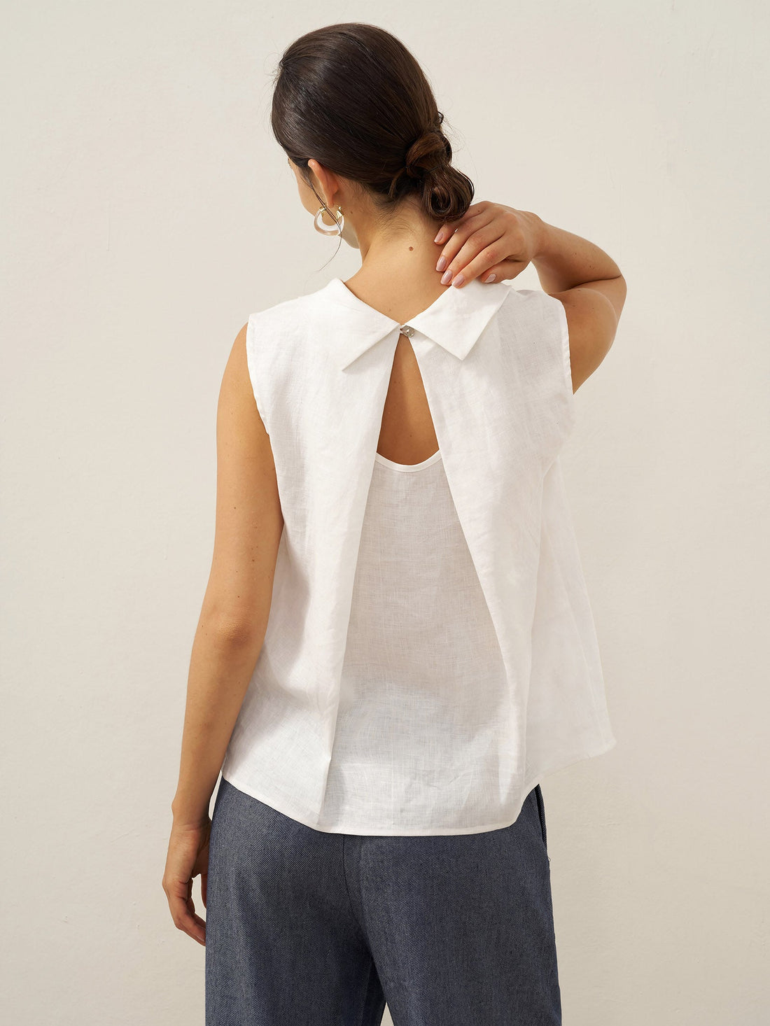 100% Linen Structured Collar Sleeveless Blouse