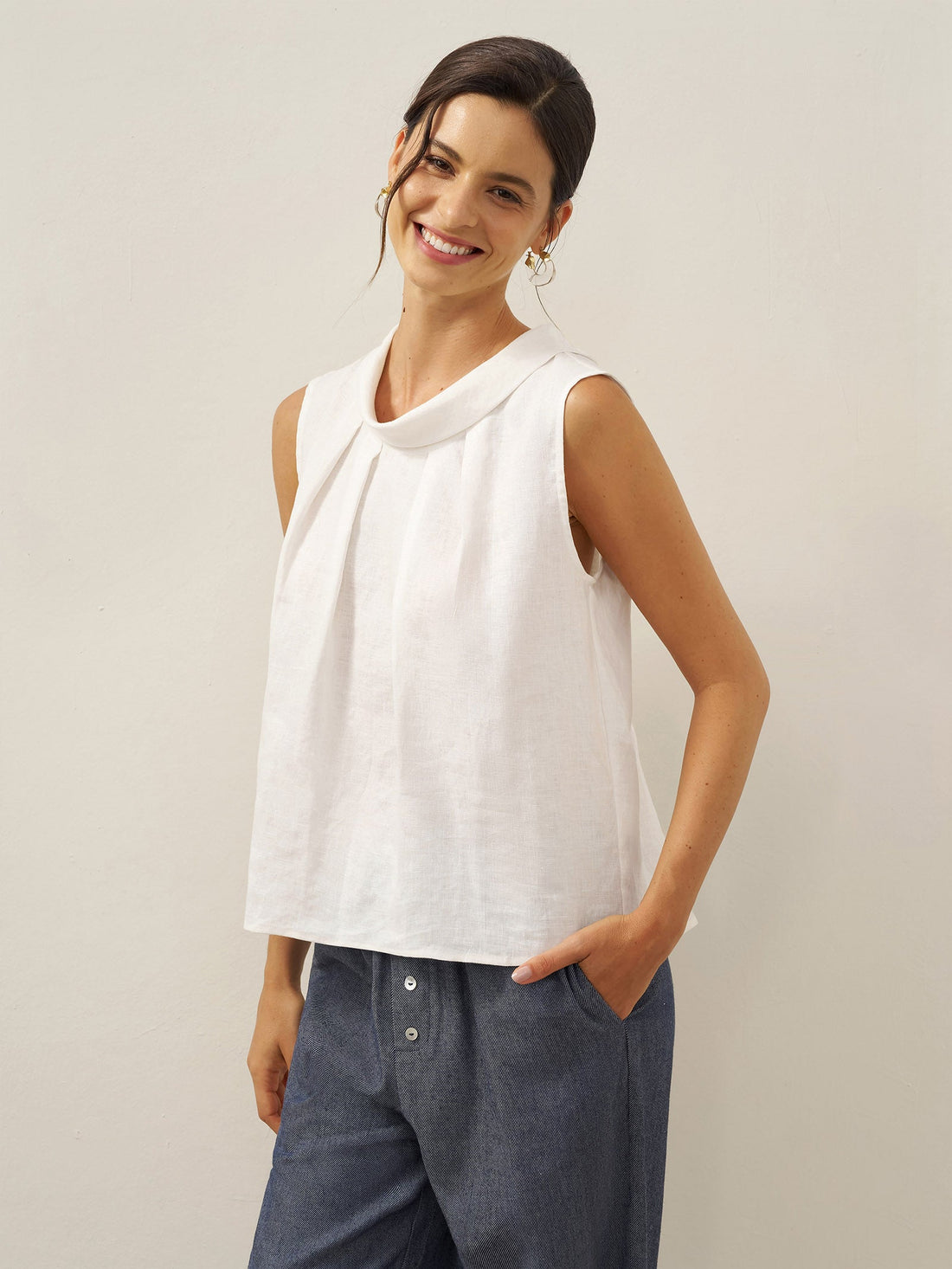 100% Linen Structured Collar Sleeveless Blouse