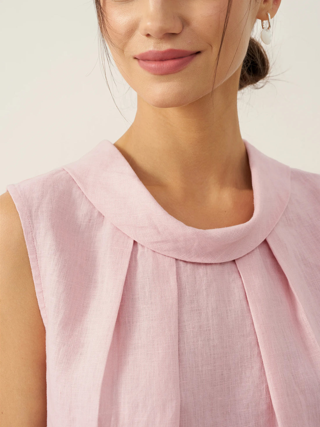 100% Linen Structured Collar Sleeveless Blouse