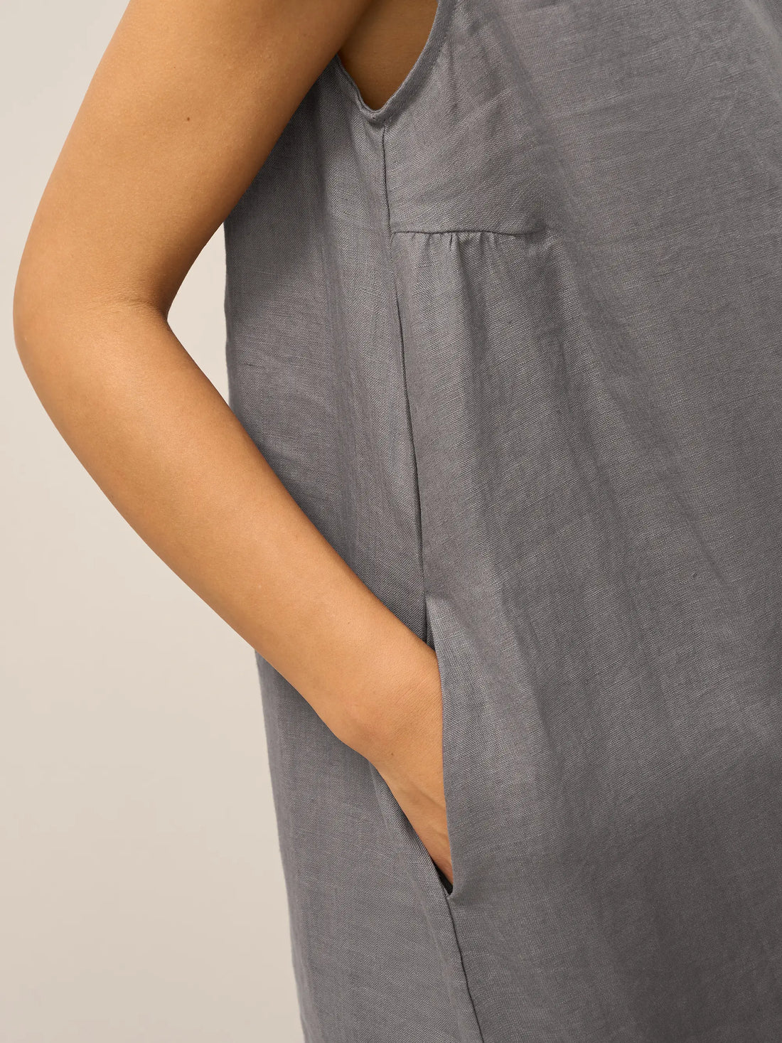 100% Linen Sleeveless Round Neck Midi Dress
