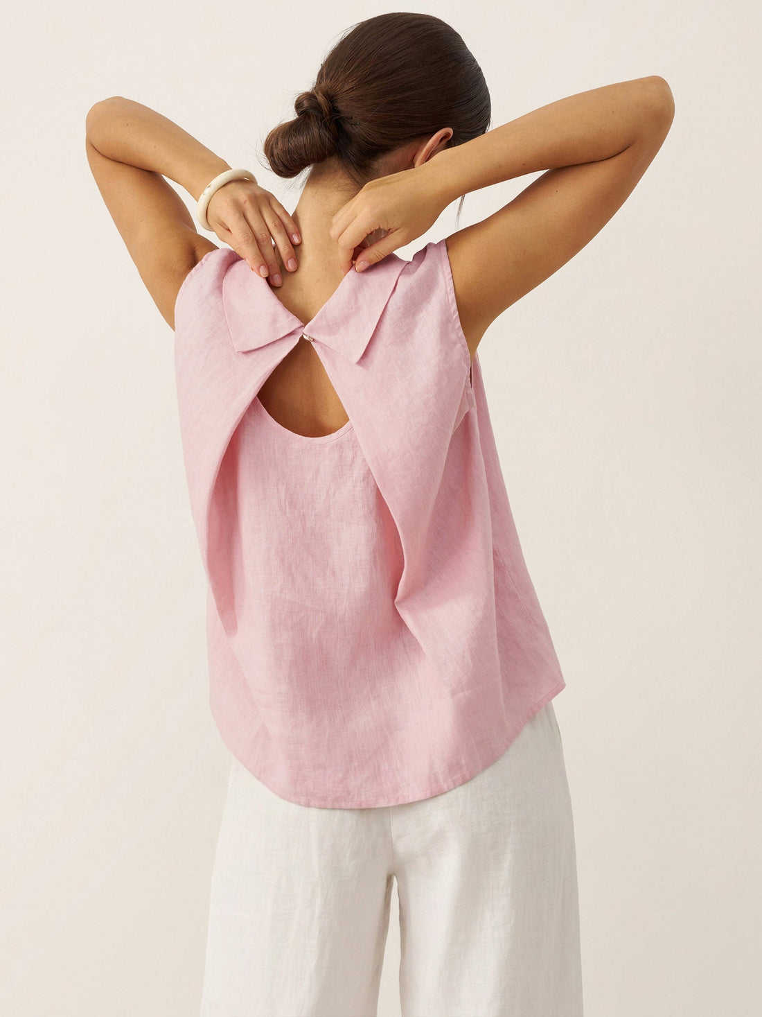 100% Linen Structured Collar Sleeveless Blouse