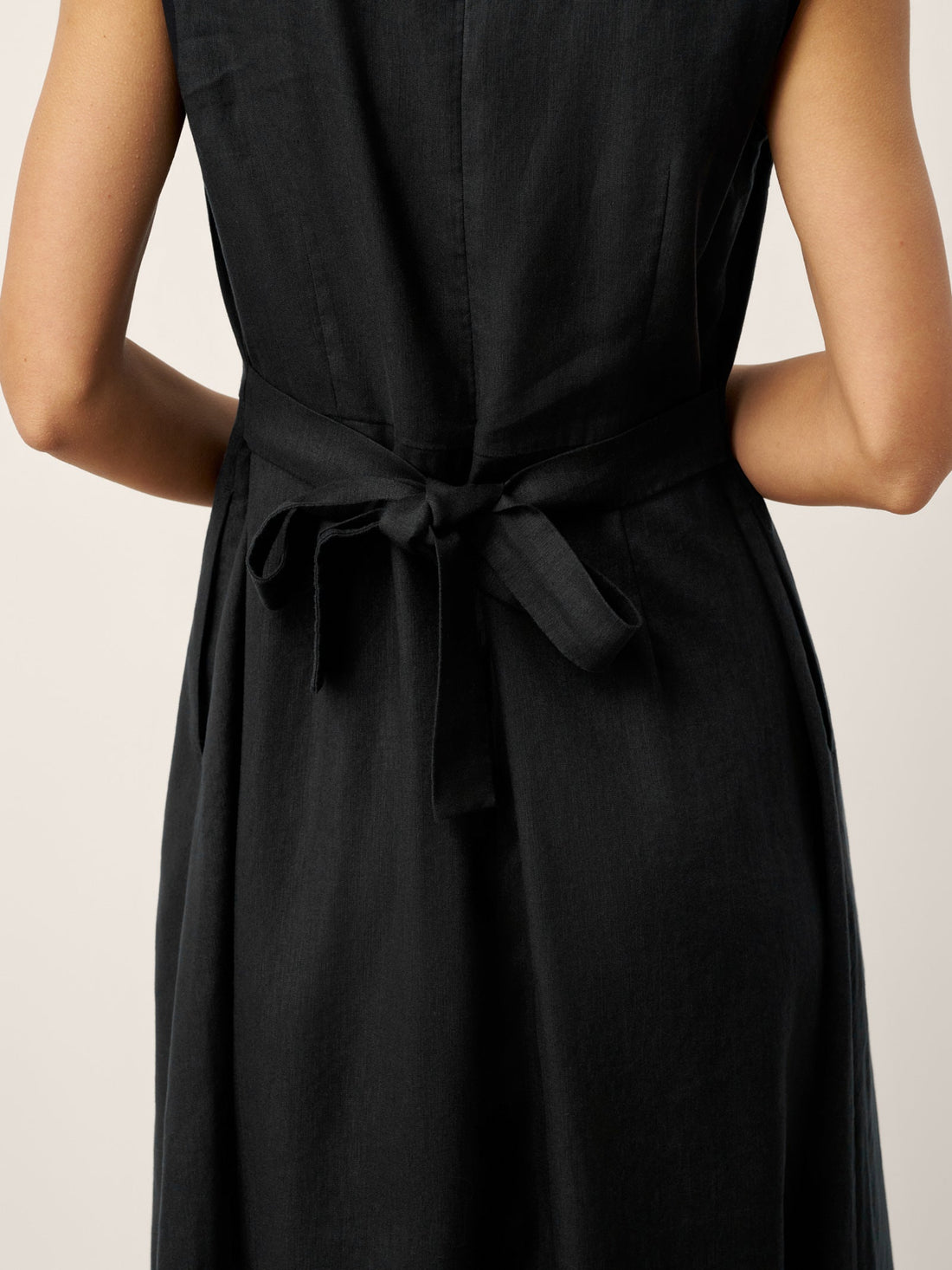 Linen Blend V-Neck Sleeveless Midi Dress