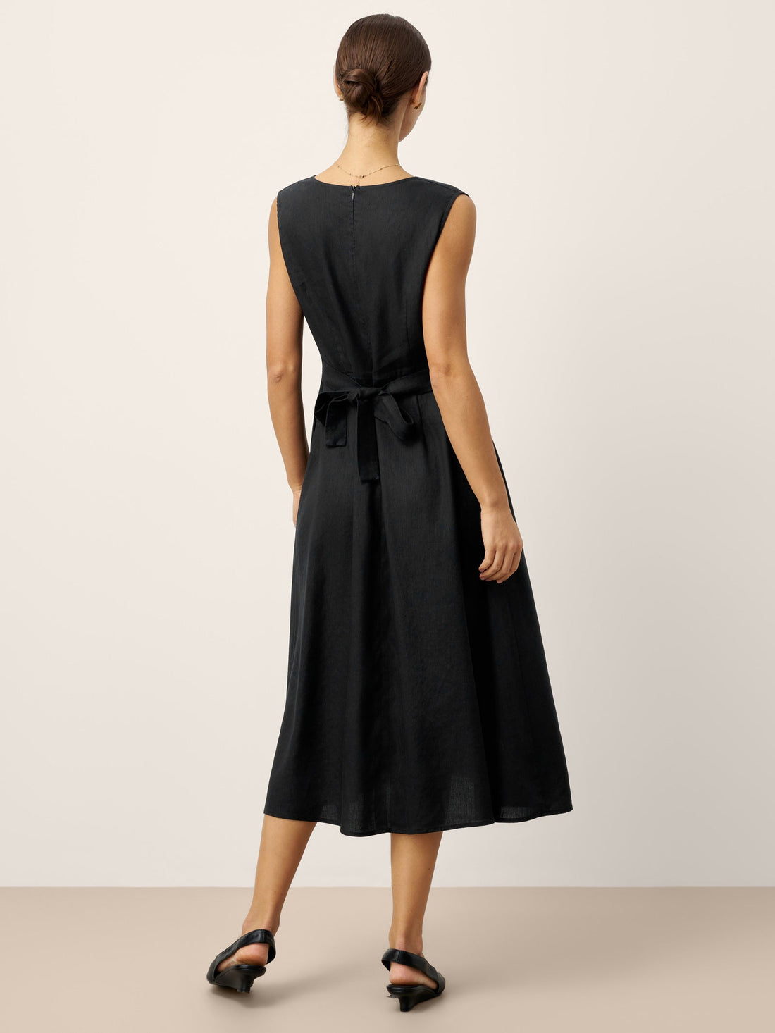 Linen Blend V-Neck Sleeveless Midi Dress