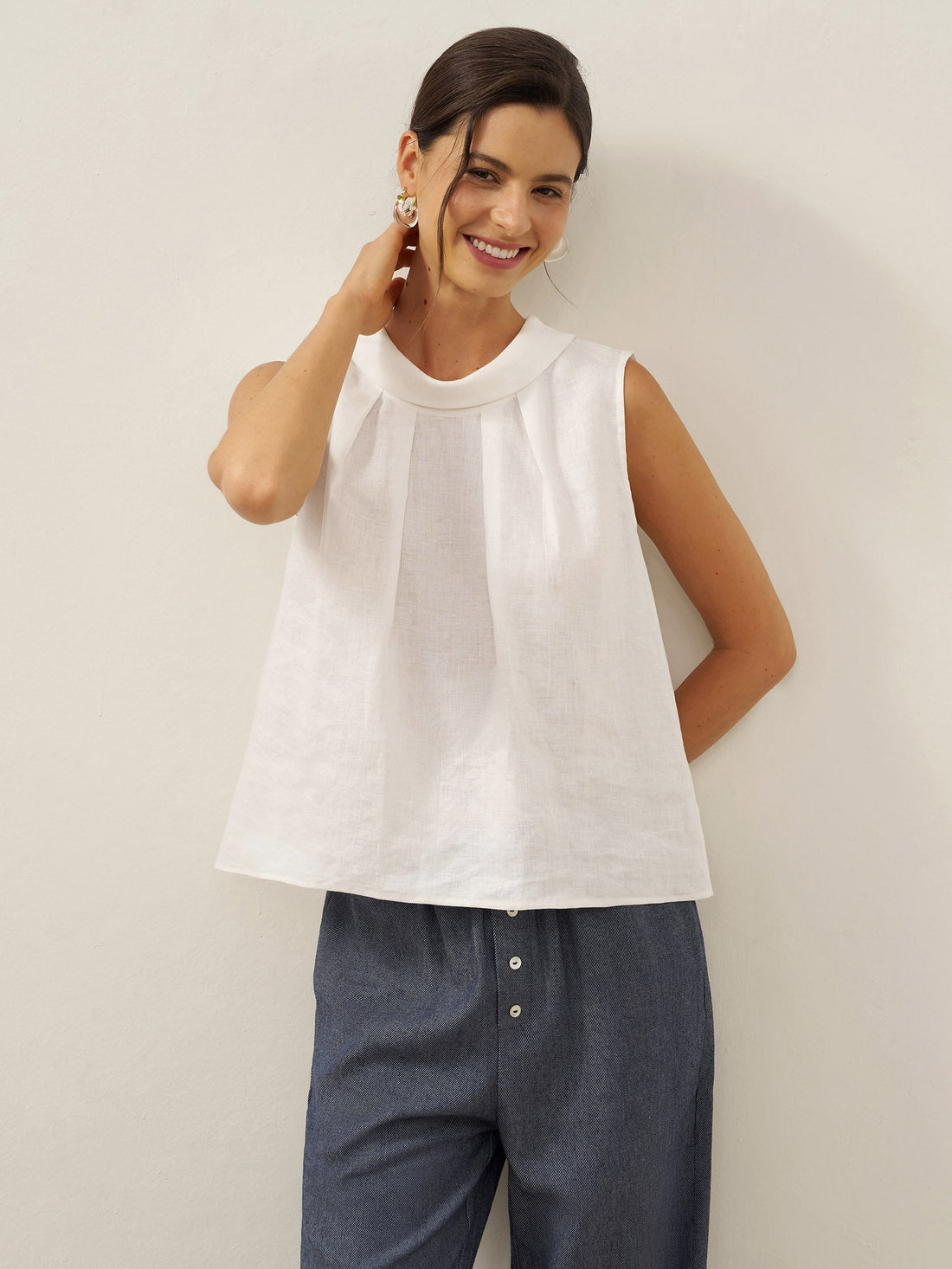 100% Linen Structured Collar Sleeveless Blouse