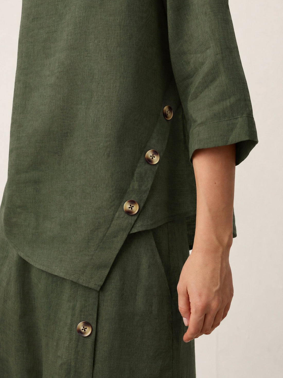 100% Linen Asymmetric-Hem Round Neck Blouse