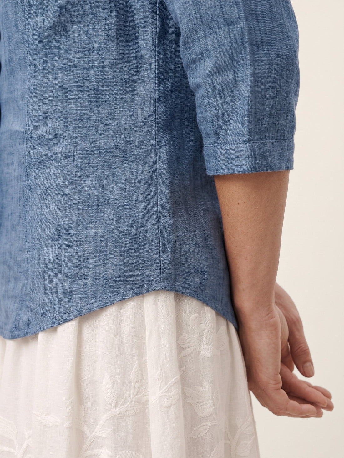100% Linen V-Neck Three-Quarter Sleeve Shirt