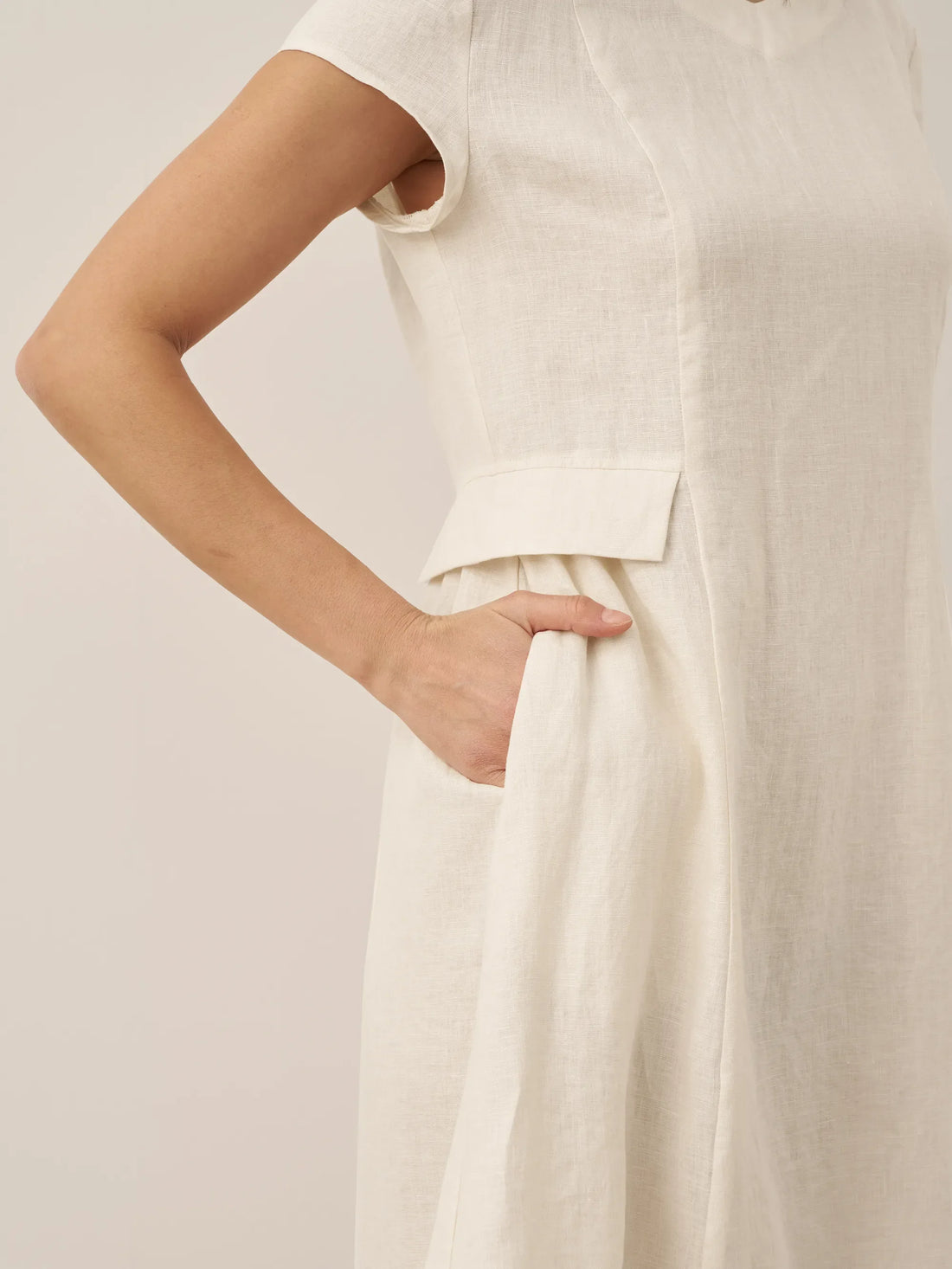 100% Linen Belted V-Neck Midi Dress
